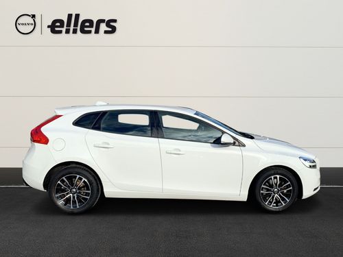 Buy Volvo V40 online. With extended warranty and home delivery.